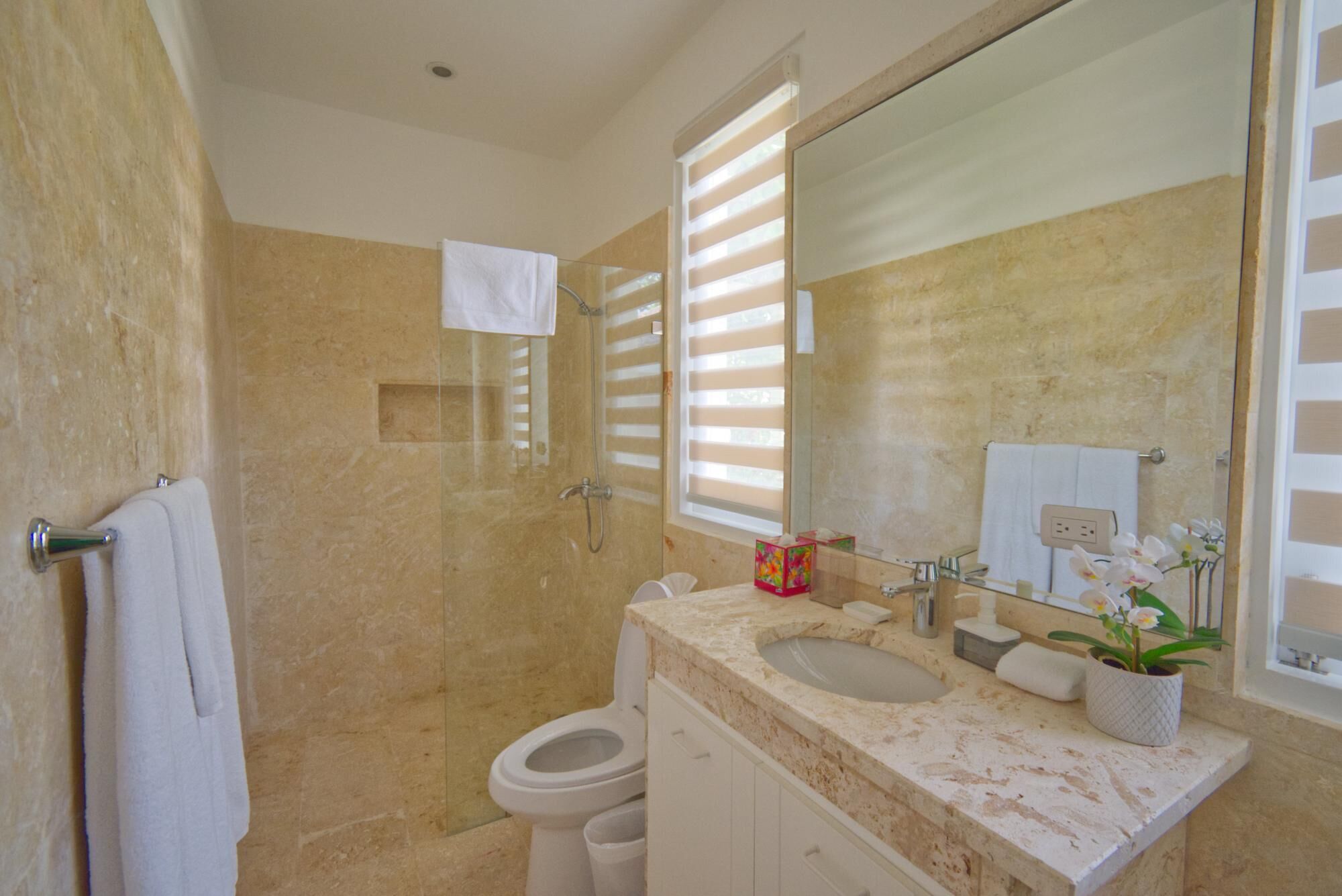 Photo - Fantastic 8-bedroom golf-front mansion near the beach