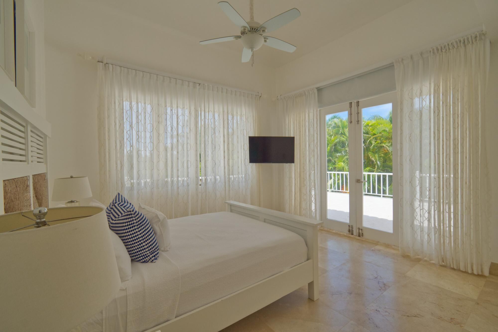 Photo - Fantastic 8-bedroom golf-front mansion near the beach