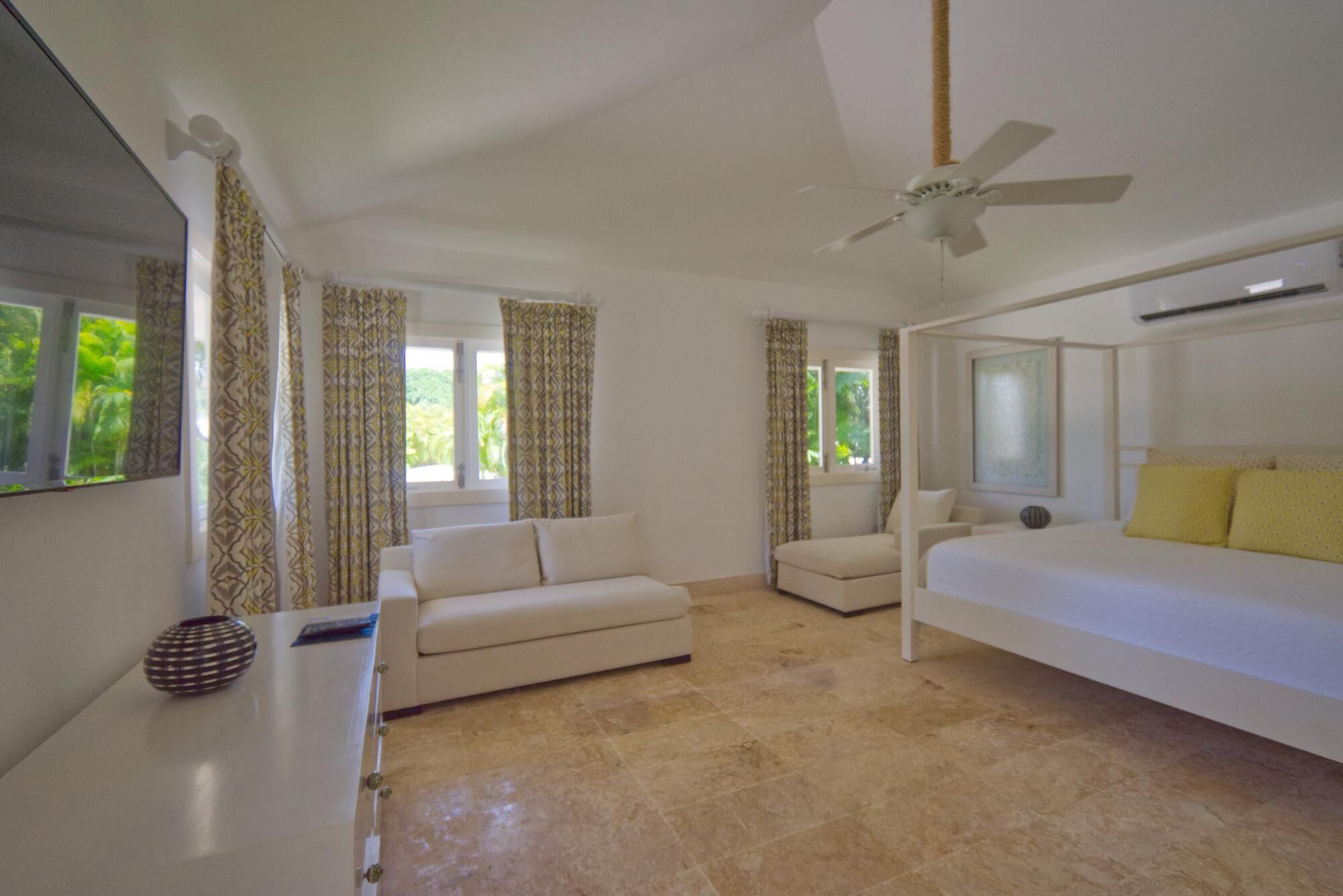 Photo - Fantastic 8-bedroom golf-front mansion near the beach