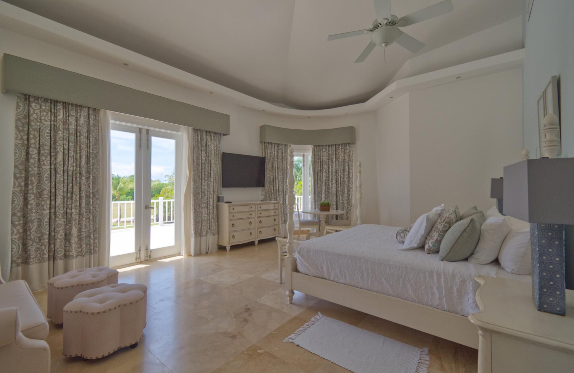 Photo - Fantastic 8-bedroom golf-front mansion near the beach