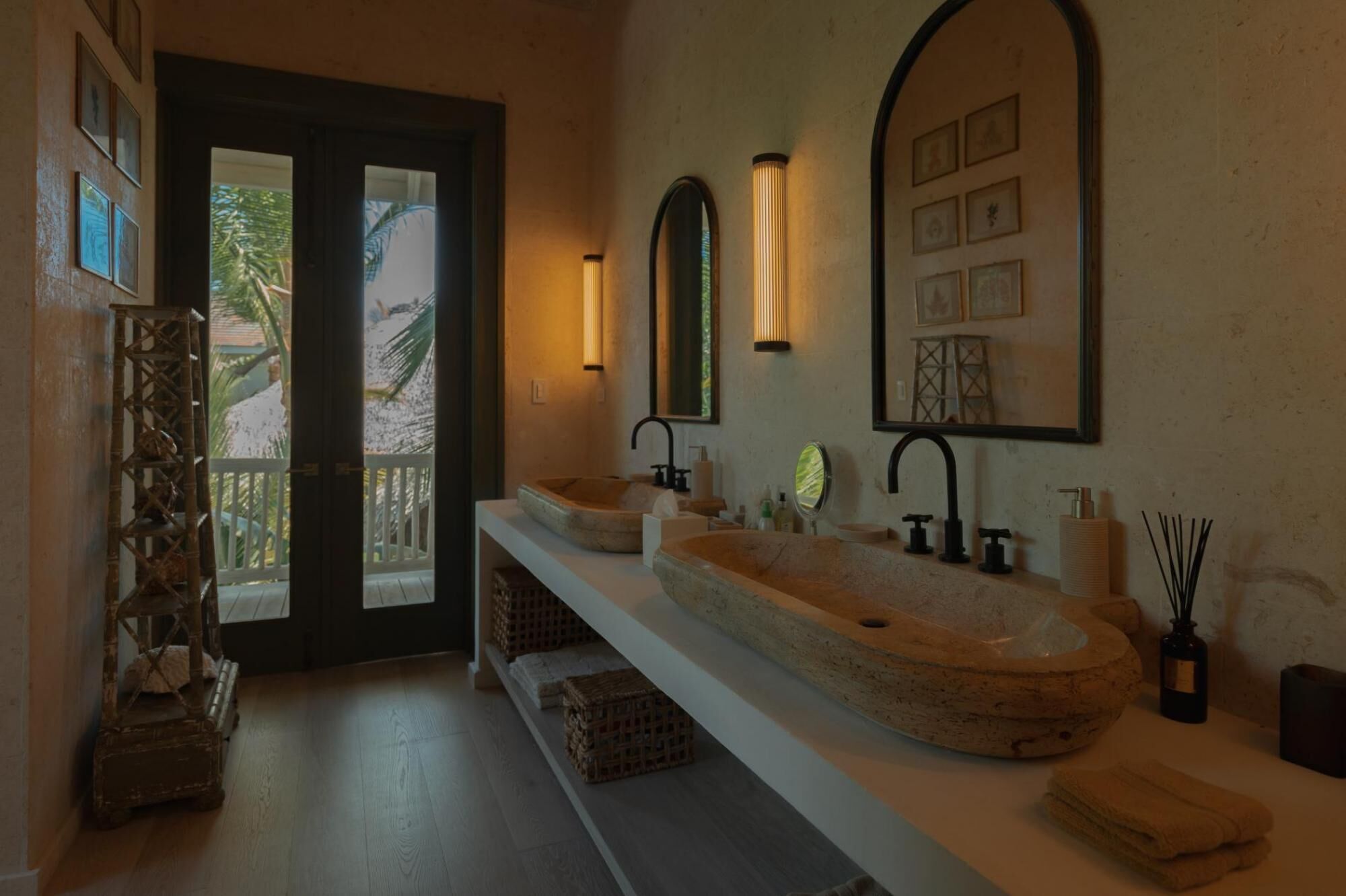 Foto - Unique lake-front 10-bedroom mansion in most luxurious resort of the caribbean