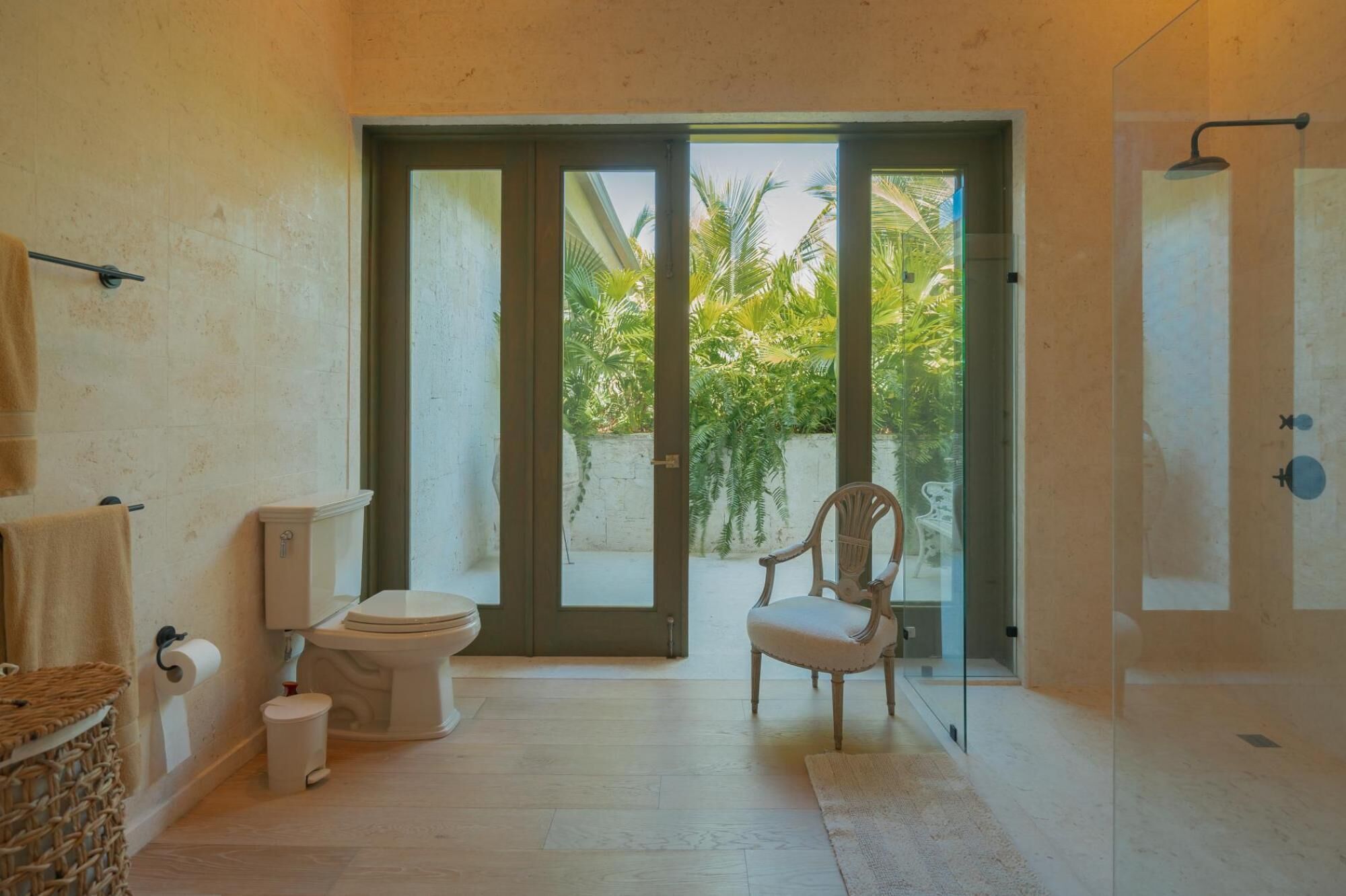 Foto - Unique lake-front 10-bedroom mansion in most luxurious resort of the caribbean