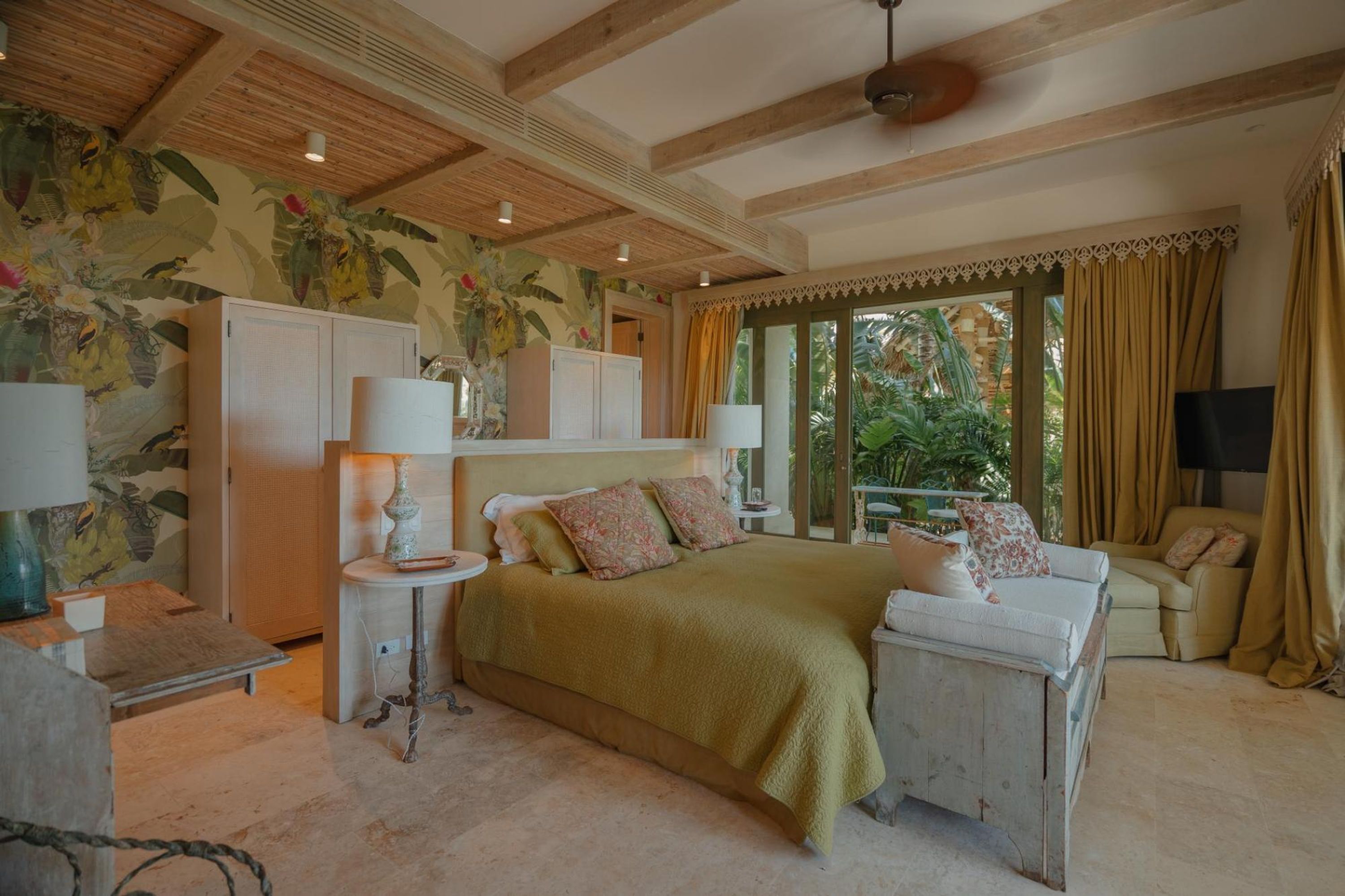 Foto - Unique lake-front 10-bedroom mansion in most luxurious resort of the caribbean