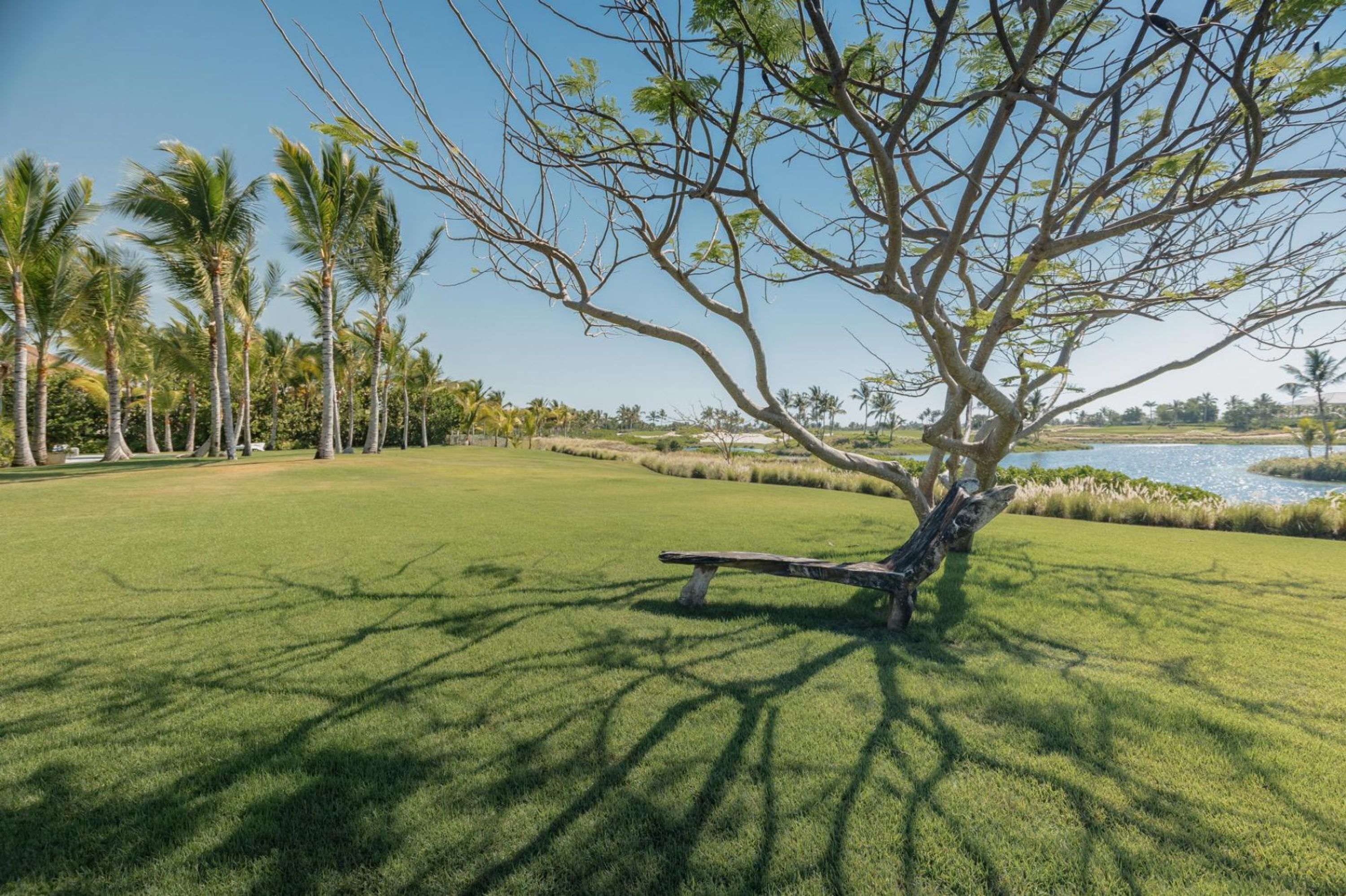 Foto - Unique lake-front 10-bedroom mansion in most luxurious resort of the caribbean