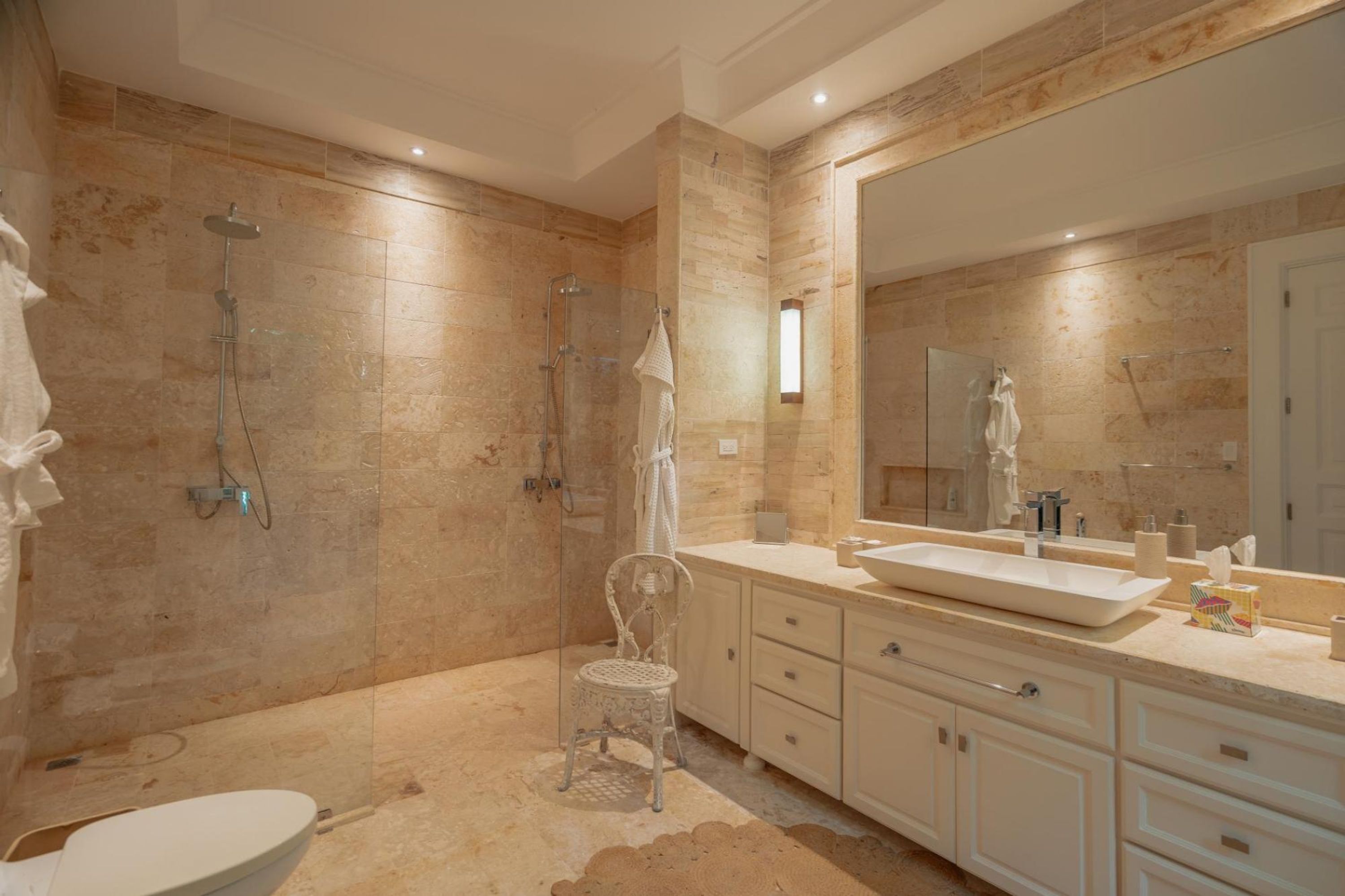 Foto - Unique lake-front 10-bedroom mansion in most luxurious resort of the caribbean