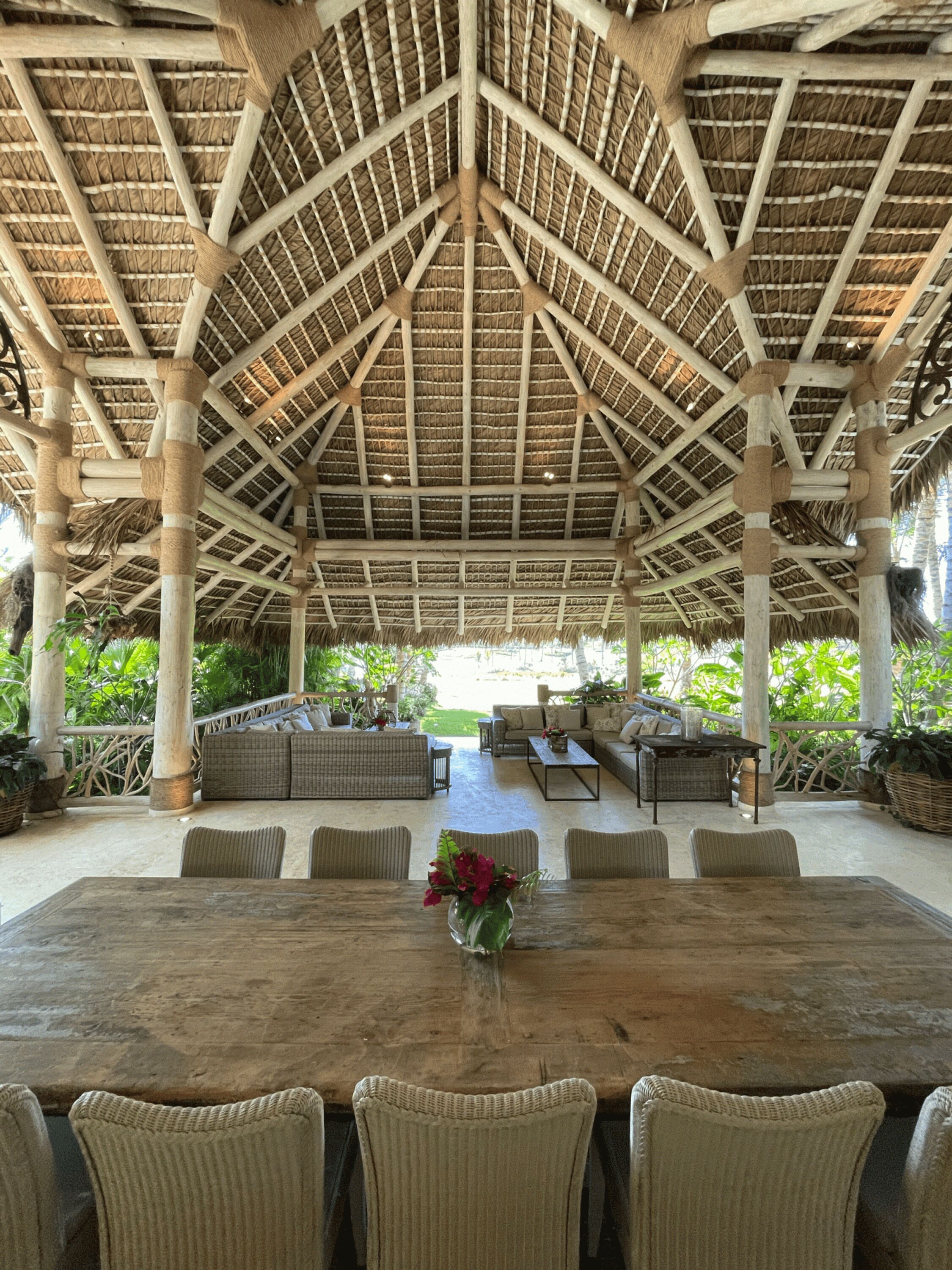 Foto - Unique lake-front 10-bedroom mansion in most luxurious resort of the caribbean