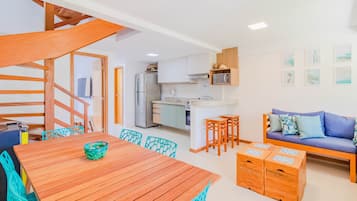 Apartamento | Área de estar | TV 32 polegadas com canais a cabo