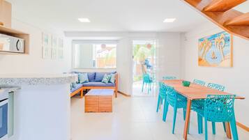 Apartamento | Cozinha privada | Talheres/pratos/utensílios de cozinha