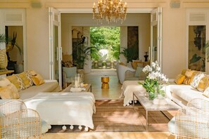6 bedrooms - Luxurious Fully-staffed Villa With Amazing View in Exclusive Golf Beach Resort (Punta Cana)