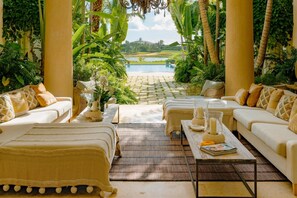 6 bedrooms - Luxurious Fully-staffed Villa With Amazing View in Exclusive Golf Beach Resort (Punta Cana)