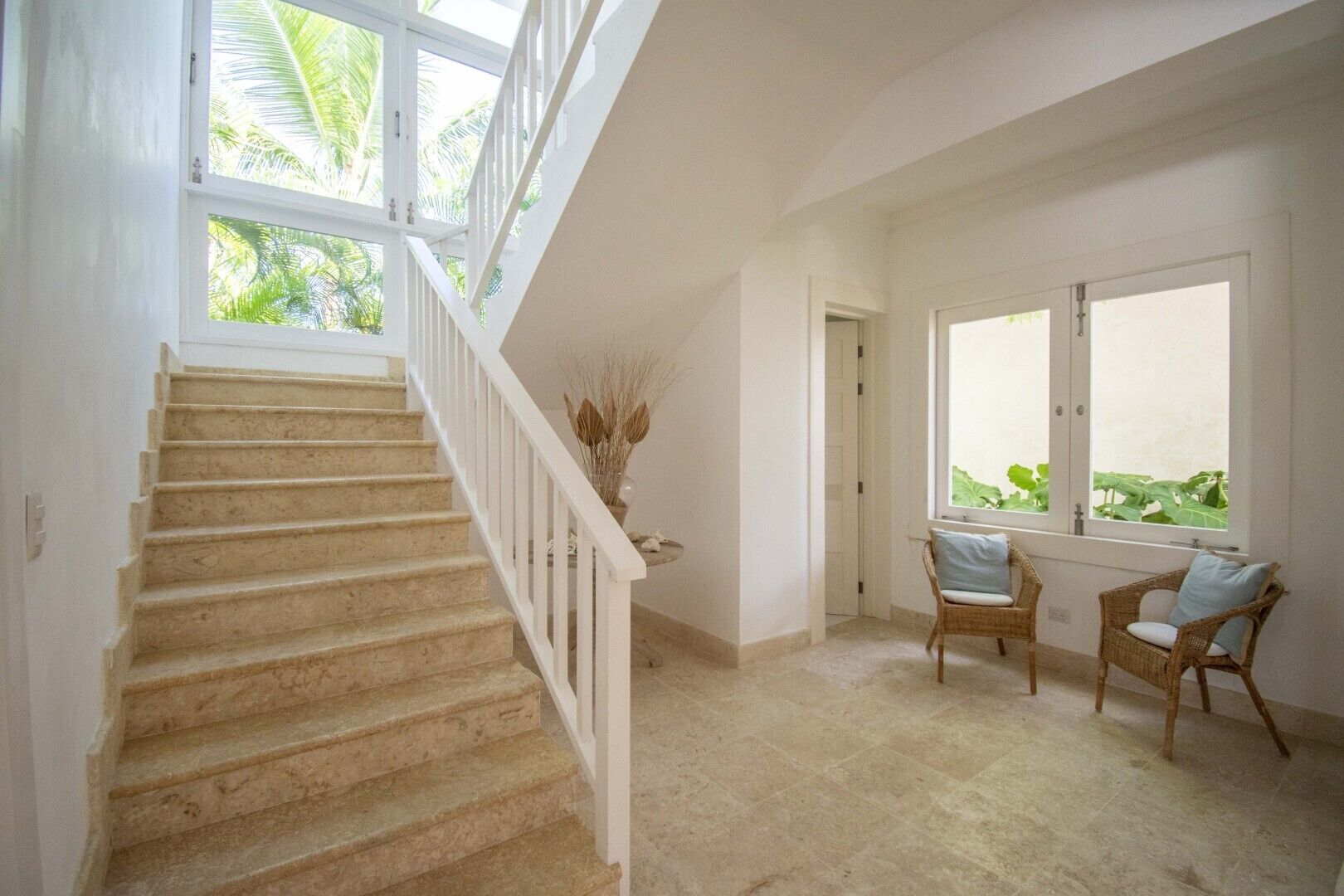 Foto - Golf-front villa with large spaces, staff and pool, situated in luxury beach resort