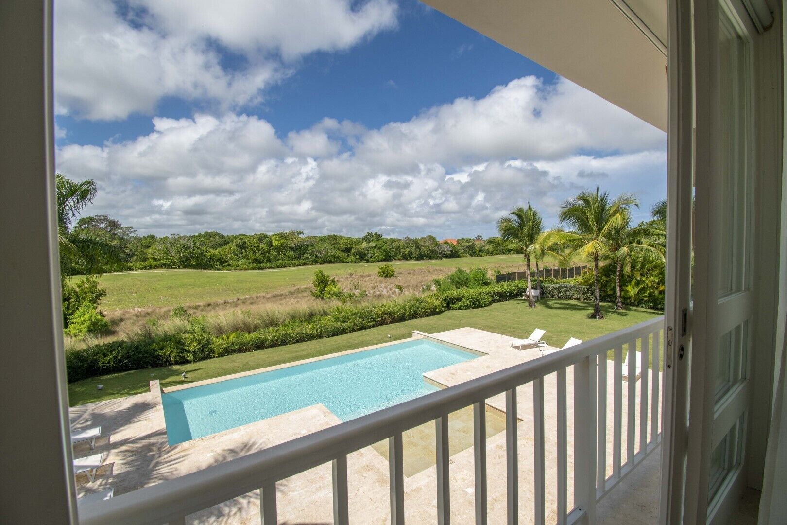 Foto - Golf-front villa with large spaces, staff and pool, situated in luxury beach resort