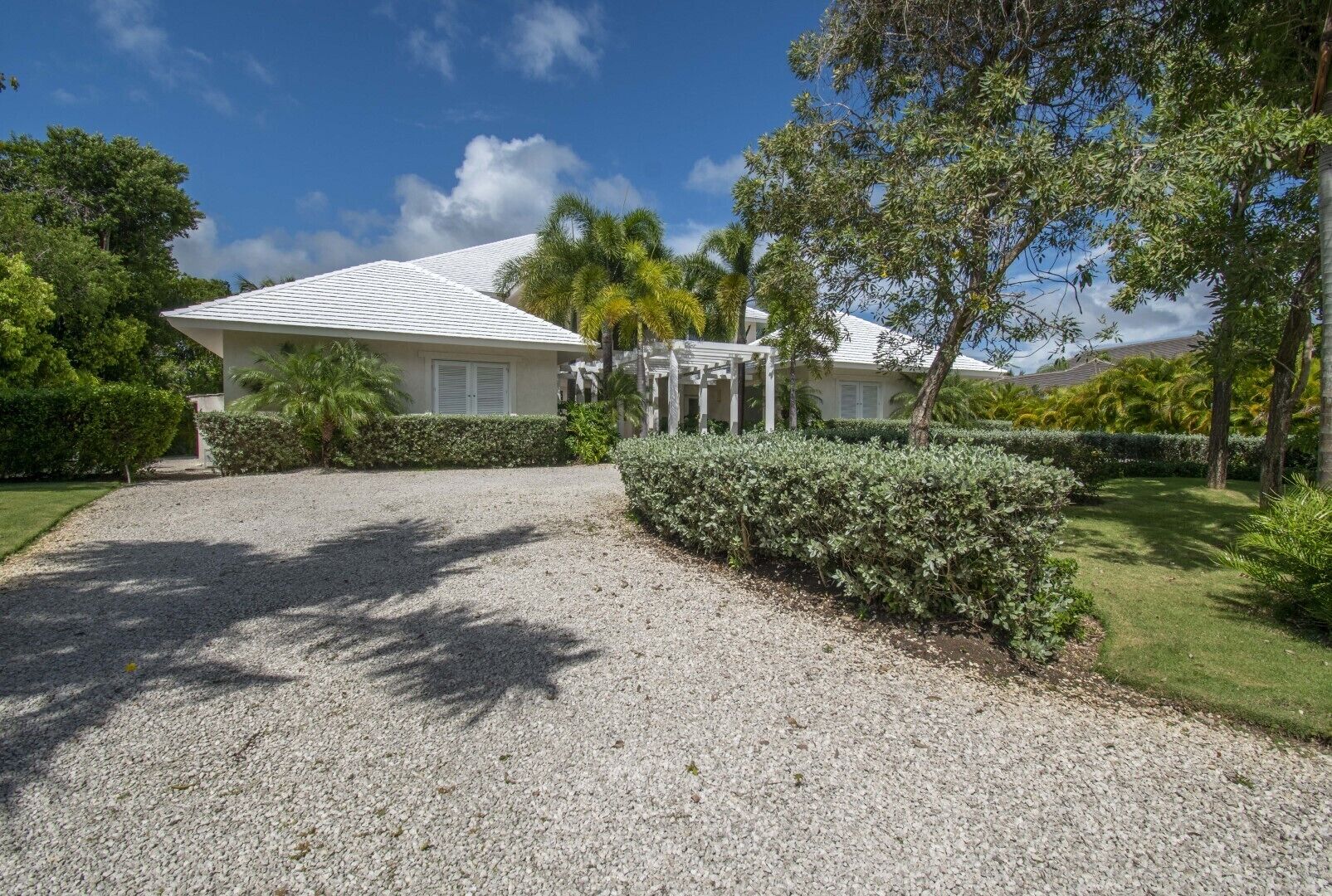 Foto - Golf-front villa with large spaces, staff and pool, situated in luxury beach resort