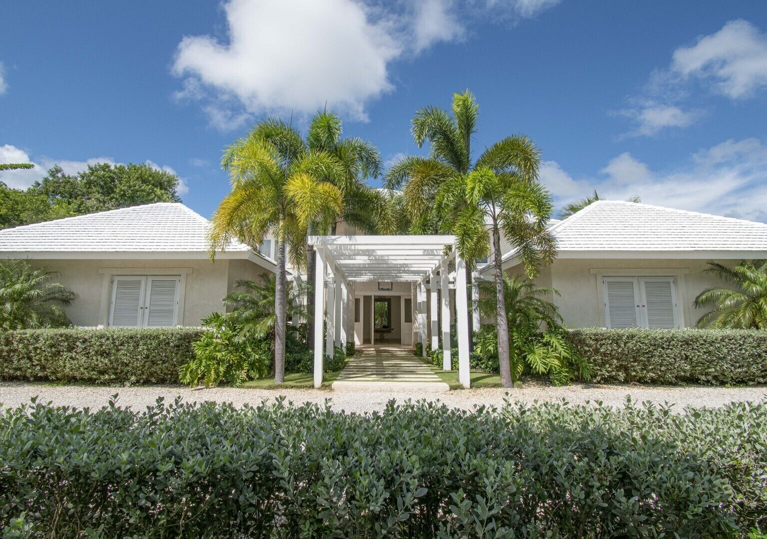 Foto - Golf-front villa with large spaces, staff and pool, situated in luxury beach resort