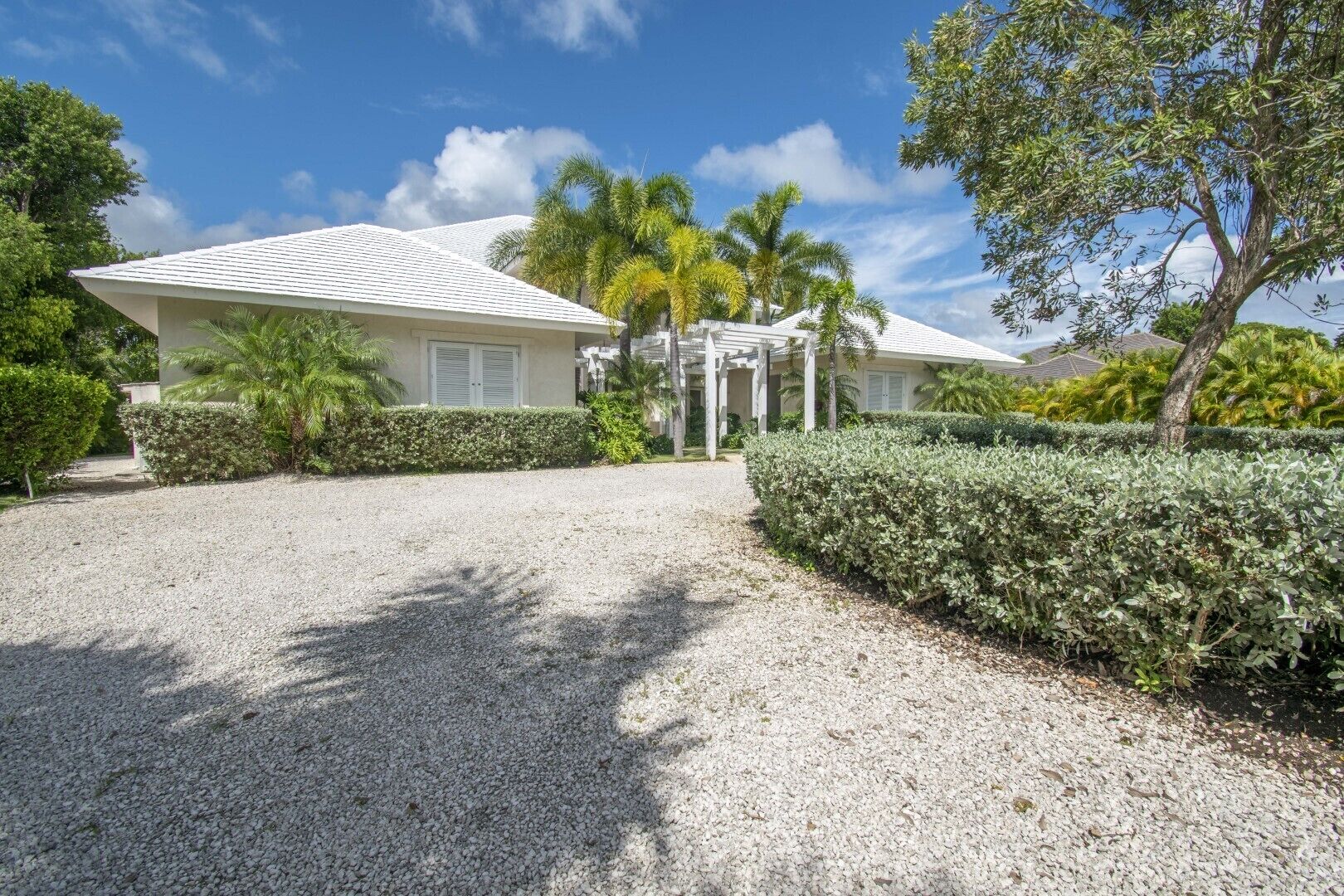 Foto - Golf-front villa with large spaces, staff and pool, situated in luxury beach resort