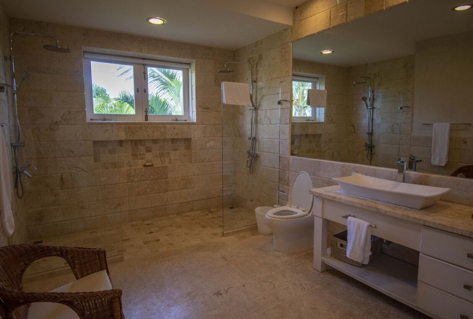 Foto - Golf-front villa with large spaces, staff and pool, situated in luxury beach resort