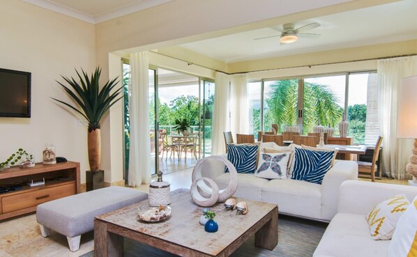 Apartment | 4 bedrooms - Spacious and Fully-equiped Apartment With Golf Course View in Exclusive Beach Resort (Punta Cana)