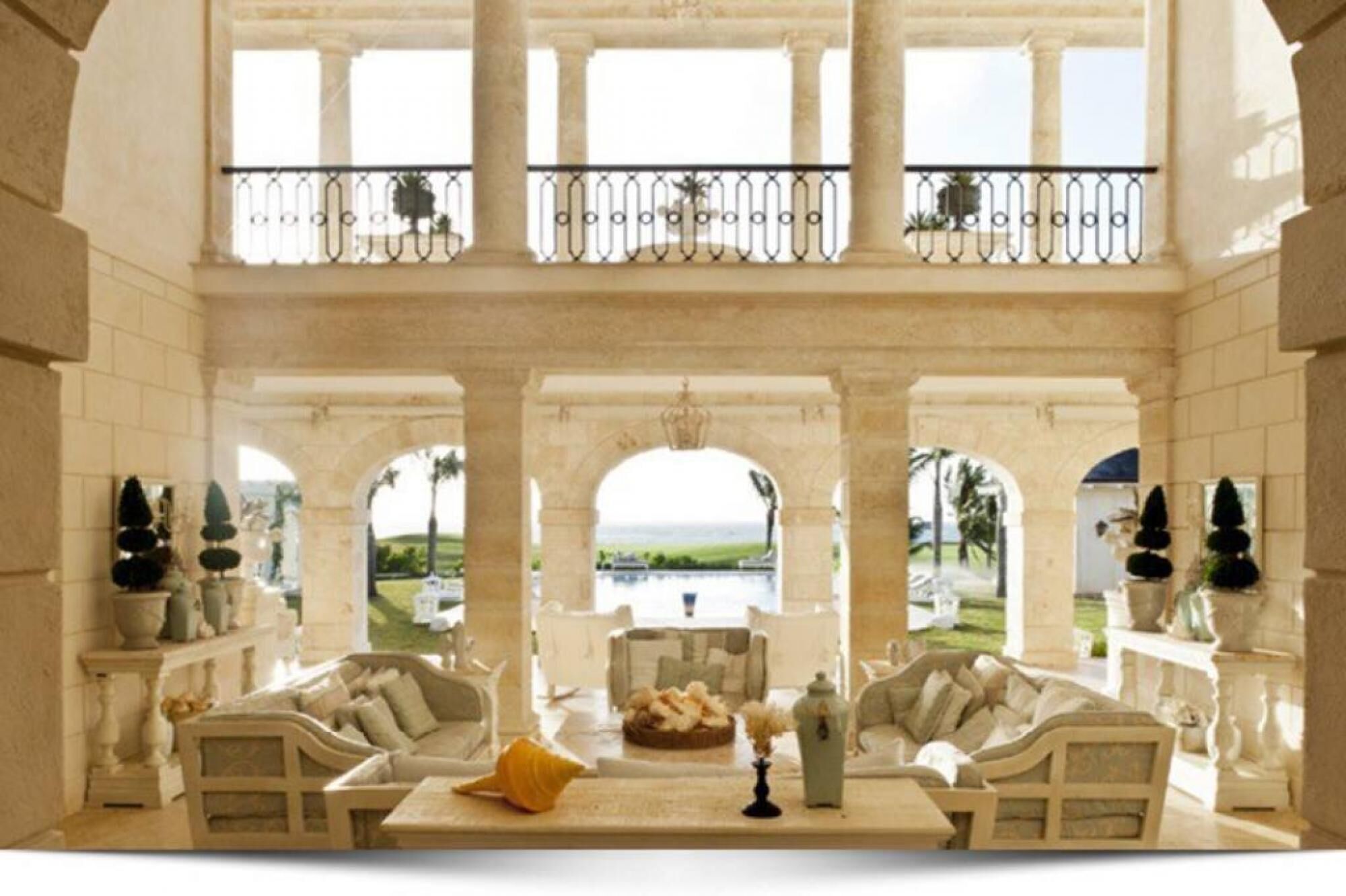 Foto - Luxury 9-bedroom ocean and golf front mansion with full service staff in exclusive resort