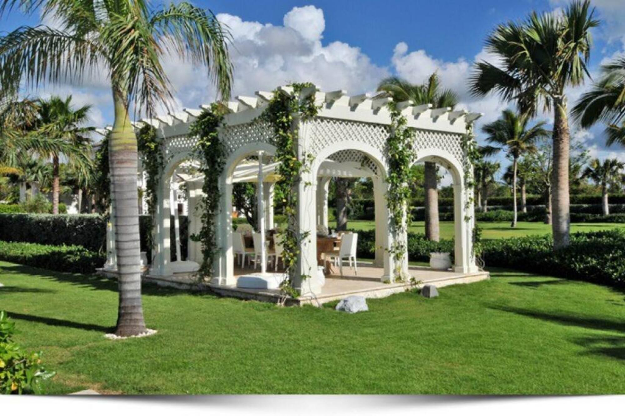 Foto - Luxury 9-bedroom ocean and golf front mansion with full service staff in exclusive resort