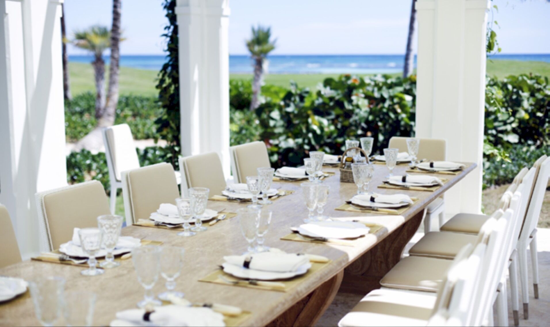 Foto - Luxury 9-bedroom ocean and golf front mansion with full service staff in exclusive resort