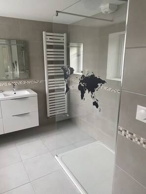 Shower - Beautiful spacious house in the Crozon peninsula (Lanvéoc)