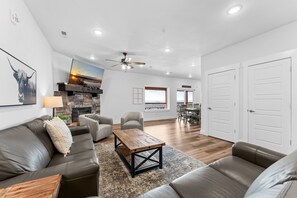 House, Multiple Bedrooms | Living area - Summer Breeze 9 Bedroom Home by RedAwning (Branson)