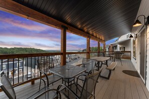 House, Multiple Bedrooms | Property grounds - Summer Breeze 9 Bedroom Home by RedAwning (Branson)