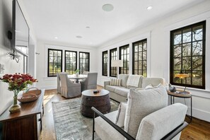TV, fireplace, offices