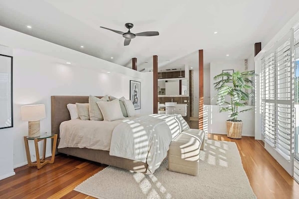 4 bedrooms, WiFi (free), bed sheets