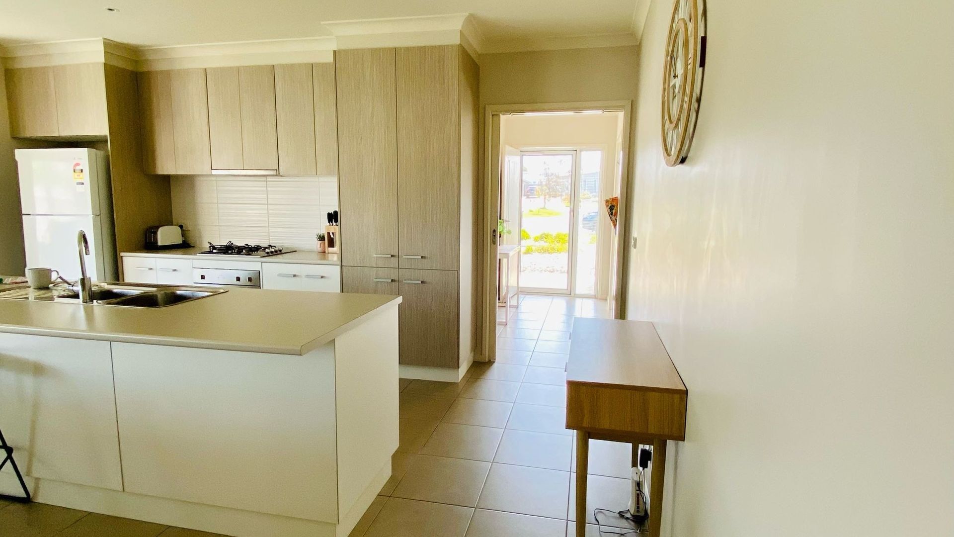 Réfrigérateur, micro-ondes, lave-vaisselle, grille-pain