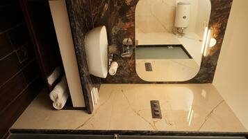 Superior Room | Bathroom