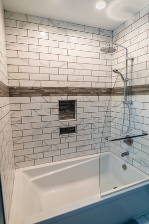 Combined shower/bathtub, hair dryer, towels, soap