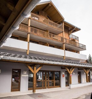 Exterior detail - Wifi, swimming pool, terrace, balcony, parking, tv, ski locker, 28-30m², Les Bottières (Saint-Pancrace)
