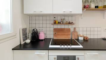 Fridge, oven, coffee/tea maker