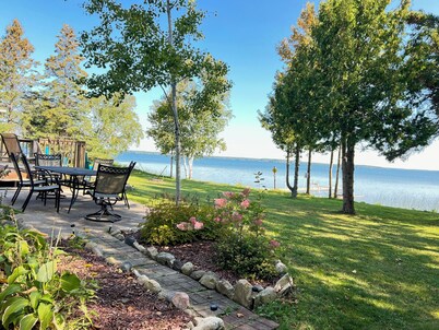 The Taylor Cottage: Most Breath-Taking View On The Lake