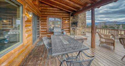 Bright Star Ranch-Beautiful, Spacious home with Hot Tub! Dog Friendly