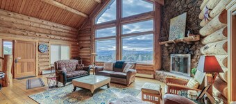 Bright Star Ranch-Beautiful, Spacious home with Hot Tub! Dog Friendly