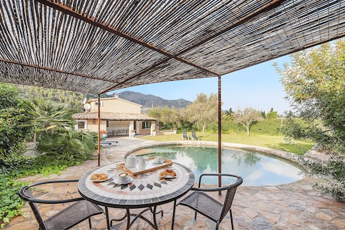 Renovated Villa with Pool and Garden, 900 mts from Pollensa Town