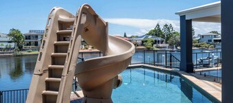 Parrearra Paradise On The Canal With Water Slide!