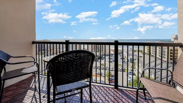A balcony with a view of the city and the sea. - Wonderful oceanview condo, 3 bedrms, near the beach (Myrtle Beach)