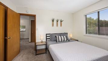 4 habitaciones, tabla de planchar con plancha, wifi y ropa de cama