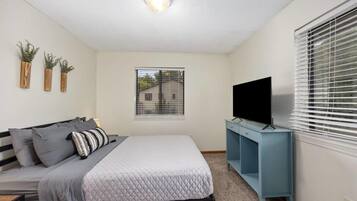 4 Schlafzimmer, Bügeleisen/Bügelbrett, WLAN, Bettwäsche