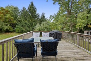 Outdoor dining - Spacious double unit near shops (Rockford)