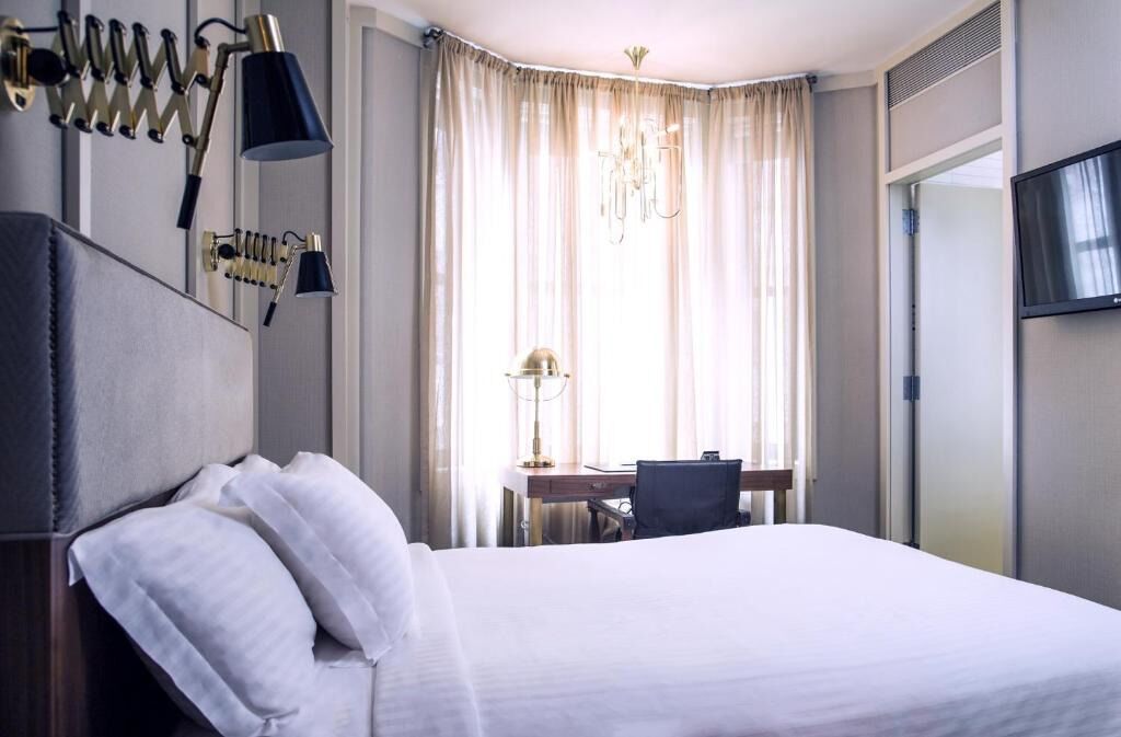Superior Room at The Evelyn, Bring Your Pets!