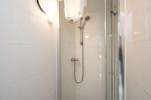 Apartment (2 Bedrooms) | Bathroom