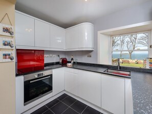 Private kitchen - Charming Cottage in North Berwick With Sea Views (North Berwick)