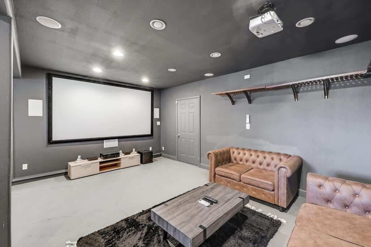 Modern 5br W/ Pool, Cinema & Game Room - Mesquite, TX