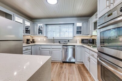 Luxury 5BR Home w/ Pool, Cinema & Game Room