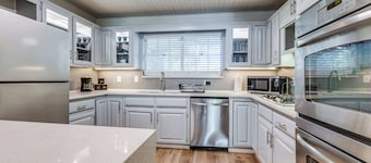 Luxury 5BR Home w/ Pool, Cinema & Game Room