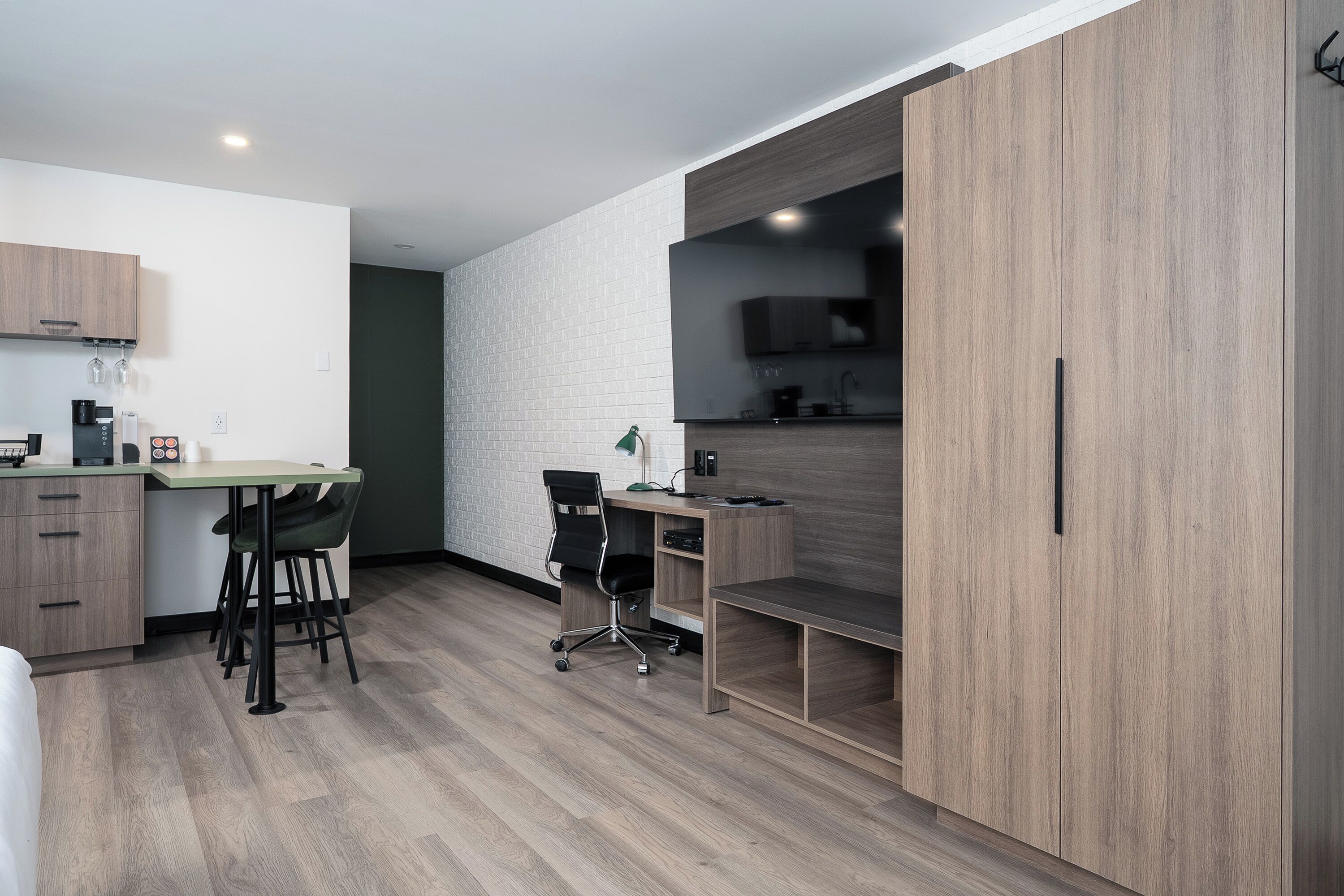 Superior kamer | Individueel gedecoreerd, individueel gemeubileerd, een laptopwerkplek